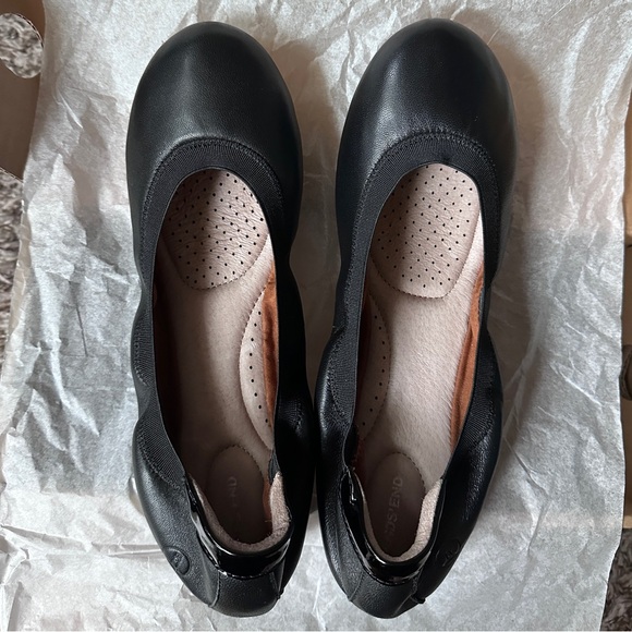 Lands' End WOMEN'S COMFORT SLIP ON LEATHER BALLET FLATS US Size 8.5 - Picture 4 of 11